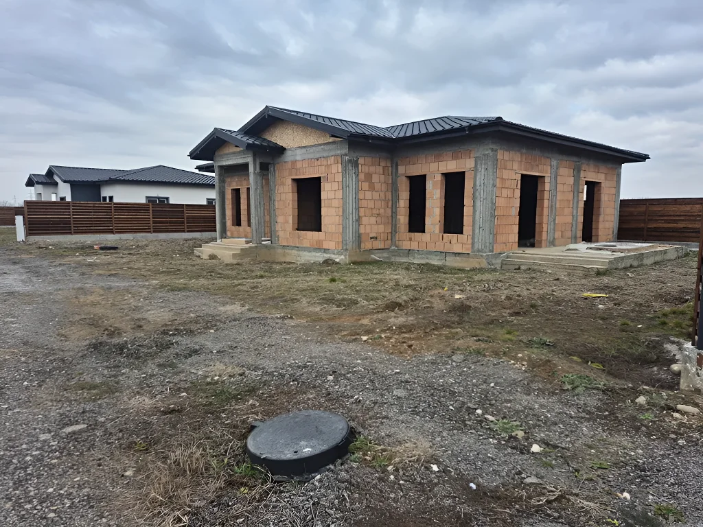 casa de vânzare în Balotești, Ilfov - Proximitate pădure, stadiu 'la rosu', teren 400 mp - imaginea 7