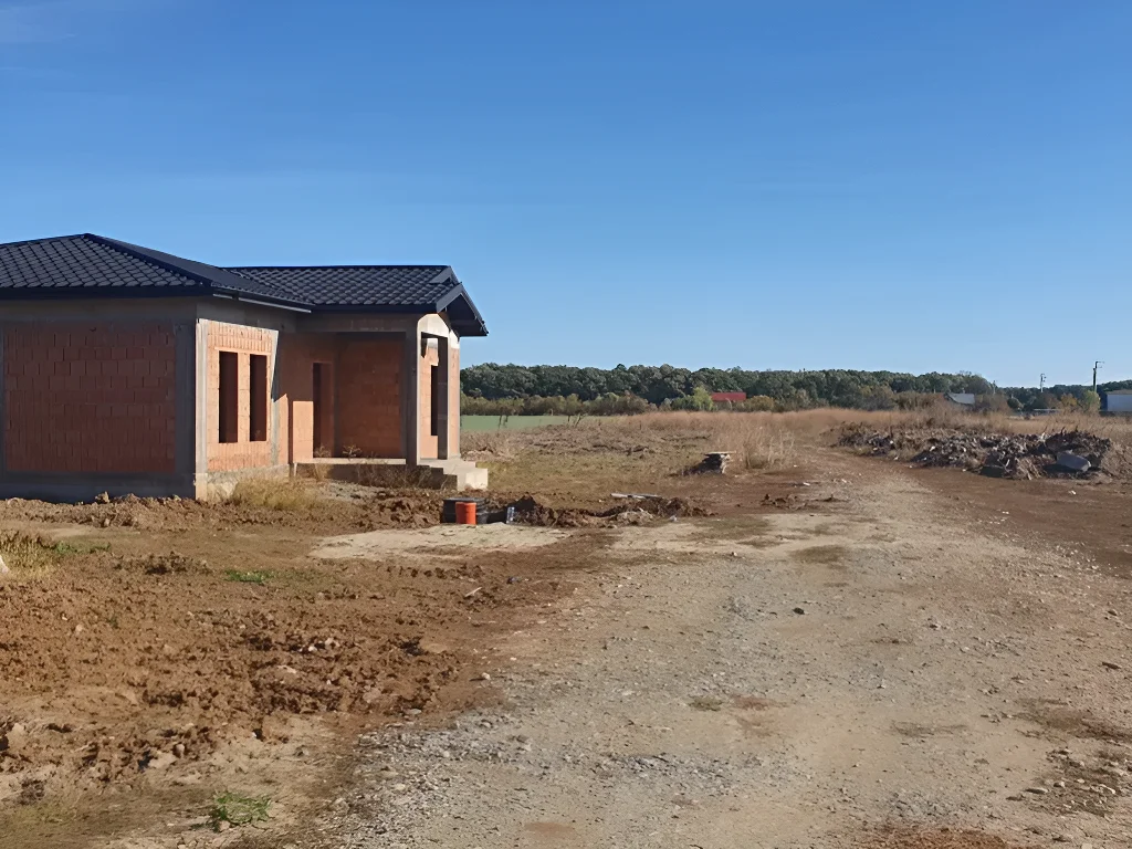 casa de vânzare în Balotești, Ilfov - Proximitate pădure, stadiu 'la rosu', teren 400 mp - imaginea 8