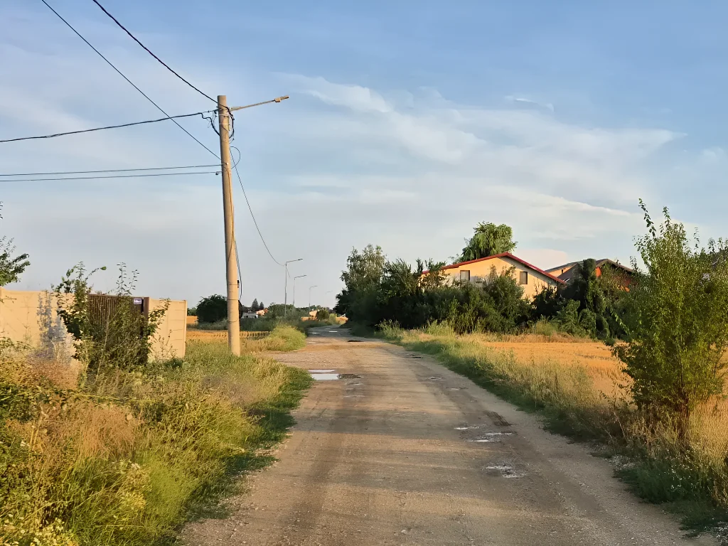 Teren 600 mp de vânzare în Balotești, Ilfov - Acces drum asfaltat, aproape de lac și utilități