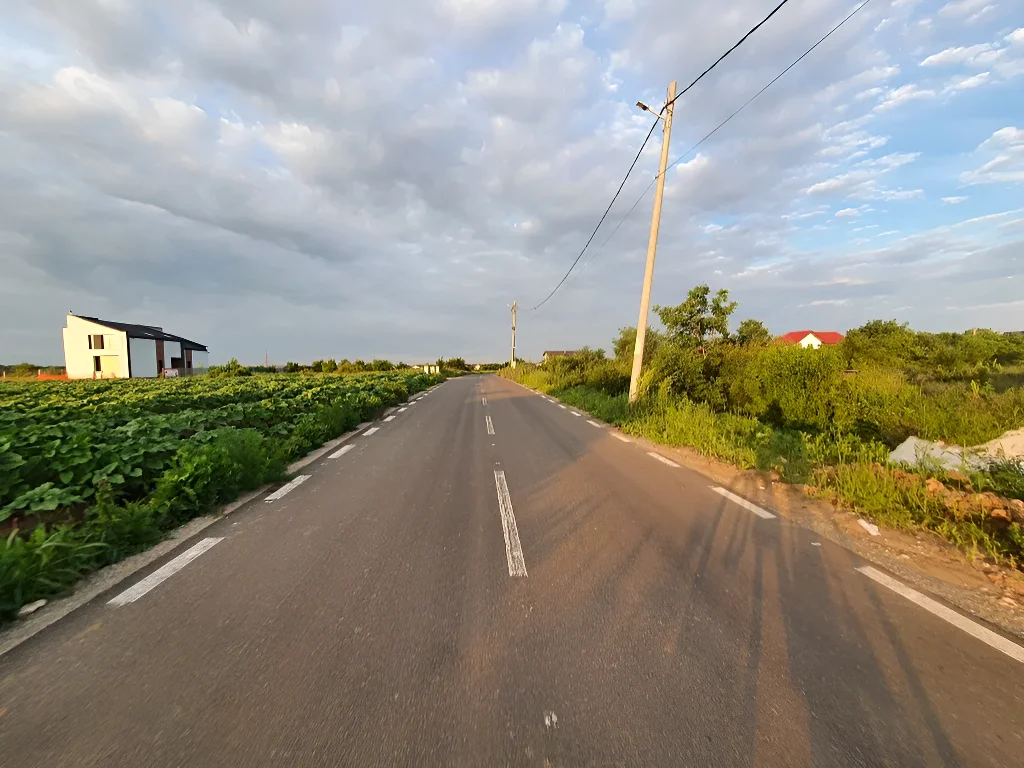 De Vânzare: Teren 600mp Balotești, Ilfov - Aproape de Asfalt și Facilități Moderne - imaginea 2