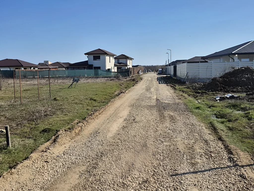 Teren de Vanzare Balotești, Ilfov - 700 mp, Lângă Case Noi și Lac, Utilități Convenabile - imaginea 3
